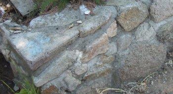 corner of rock wall - grid24_12